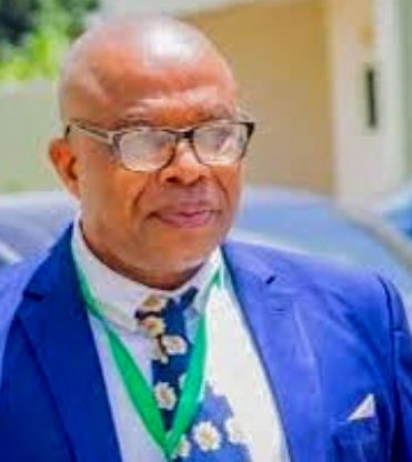 IMO SWAN FELICITATES WITH GEORGE ALUO